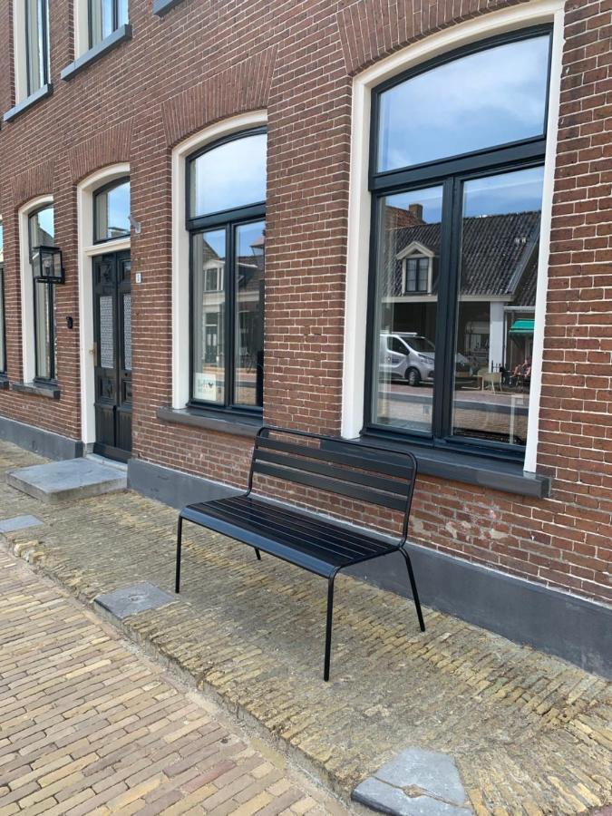 B&B Het Herenhuys Aan De Historische Gracht Van Kollum Exterior photo