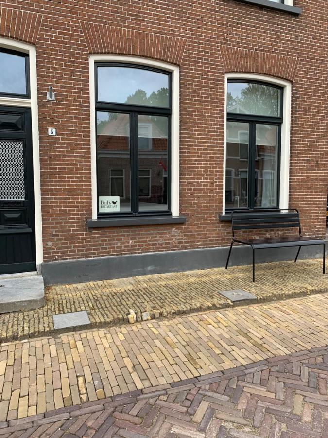 B&B Het Herenhuys Aan De Historische Gracht Van Kollum Exterior photo