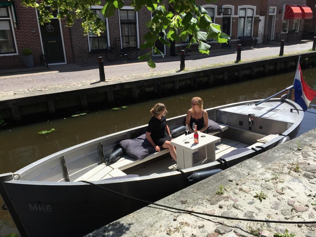 B&B Het Herenhuys Aan De Historische Gracht Van Kollum Exterior photo