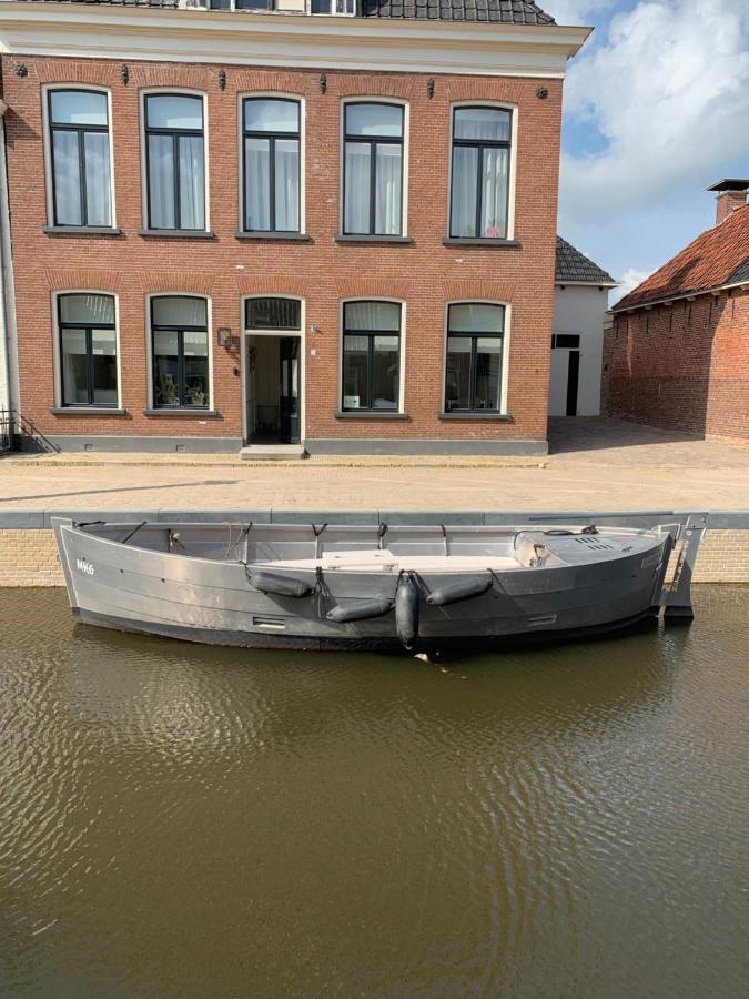 B&B Het Herenhuys Aan De Historische Gracht Van Kollum Exterior photo